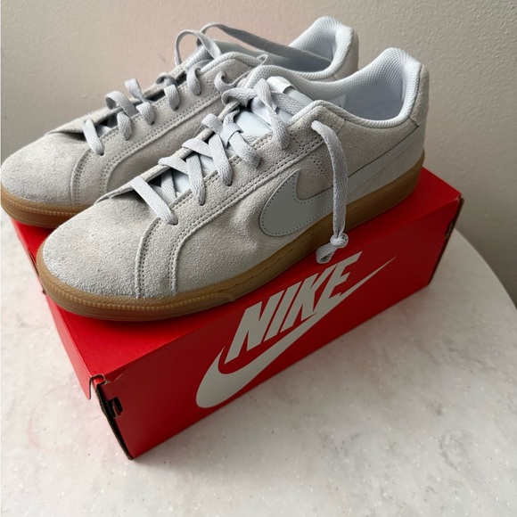 Nike Light Gray Sneakers with Tan Sole Womens size 10 - Picture 3 of 5
